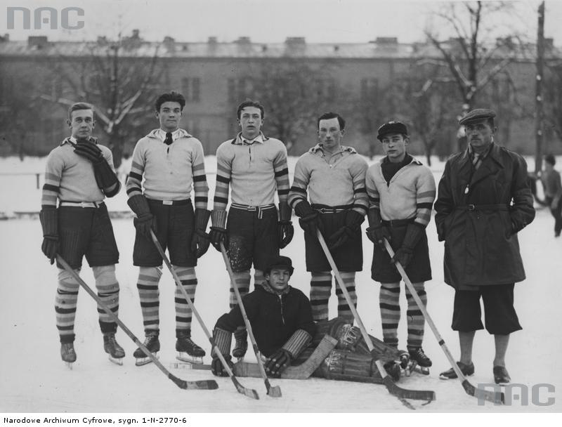 PIC_1-N-2770-6 (Drużyna hokejowa Prywatnego Gimnazjum Towarzystwa Ziemi Mazowieckiej)w-wa luty 1935