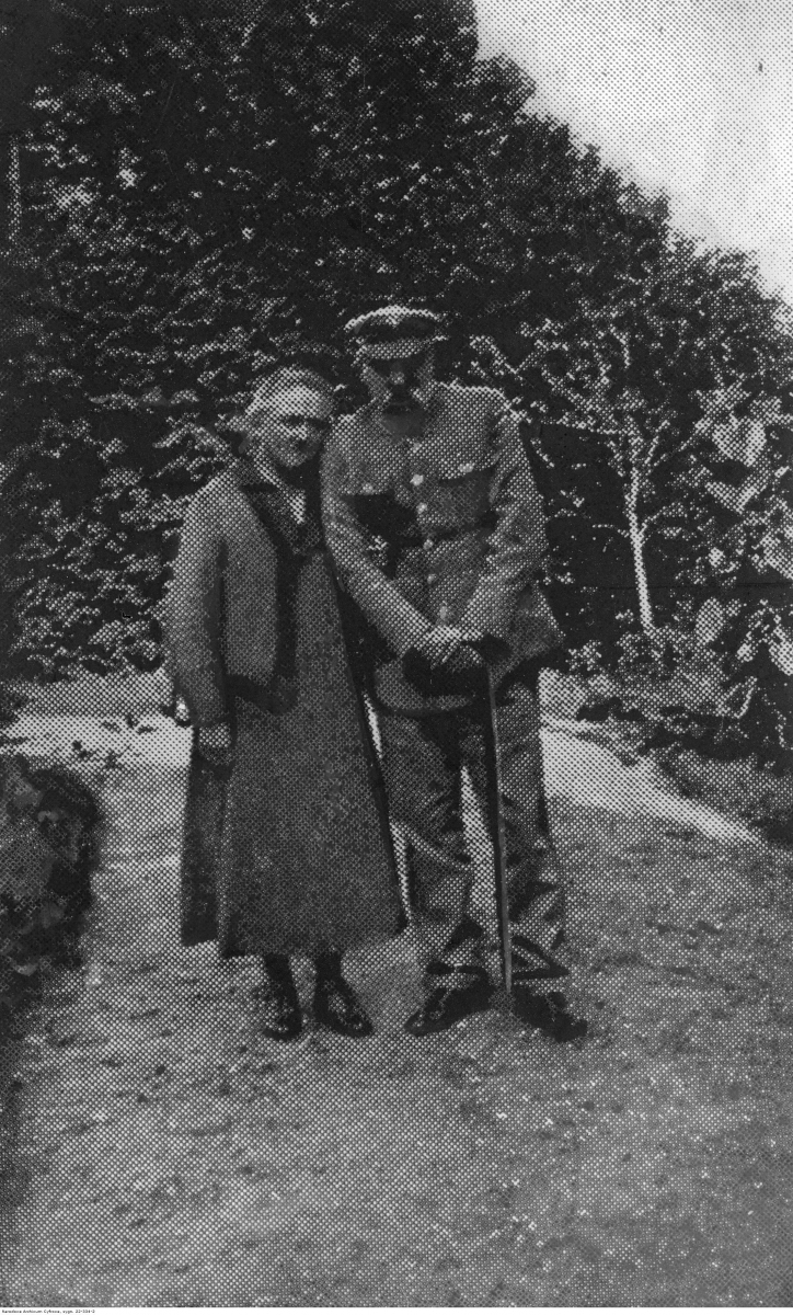 PIC_22-334-2 z siostra Zofia Kadenacowa 07-08 1934